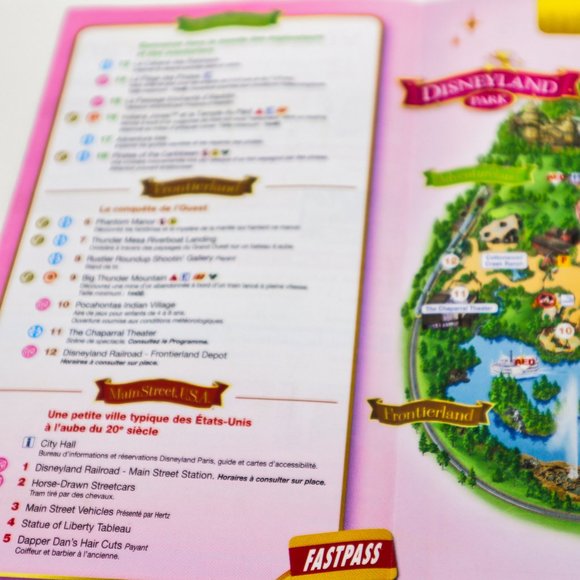 PARIS Disney EURO Disneyland Map EUROPE souvenir gift for Travel 2015 FRENCH - Picture 11 of 15